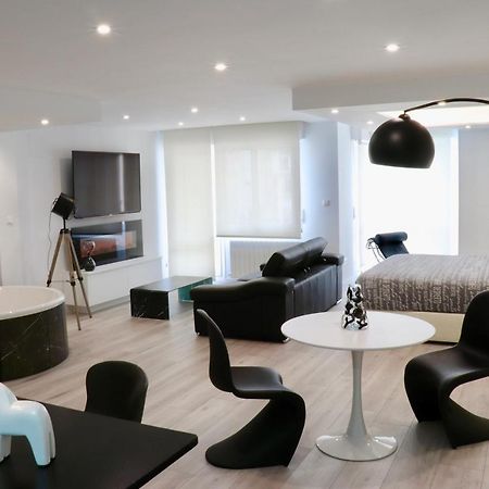 Black And White Suitte "Plaza" نوخا المظهر الخارجي الصورة