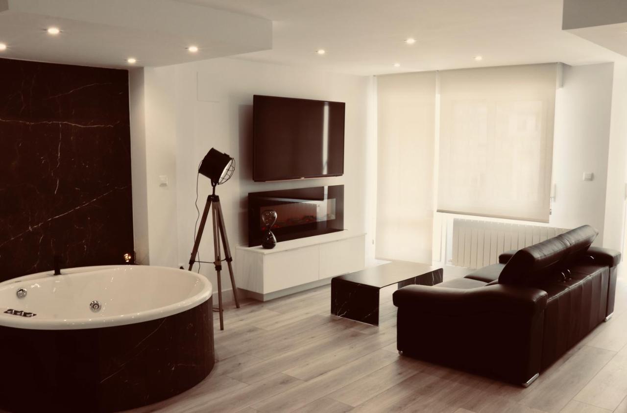 Black And White Suitte "Plaza" نوخا المظهر الخارجي الصورة
