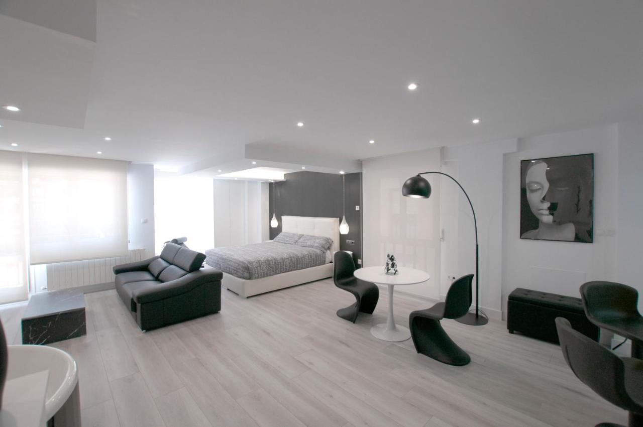 Black And White Suitte "Plaza" نوخا المظهر الخارجي الصورة